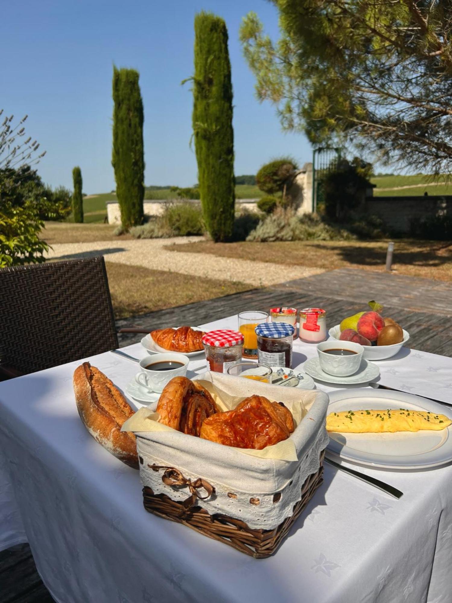 Hotel Le Relais De Saint-Preuil, The Originals Relais Vignes Du Cognac Esterno foto